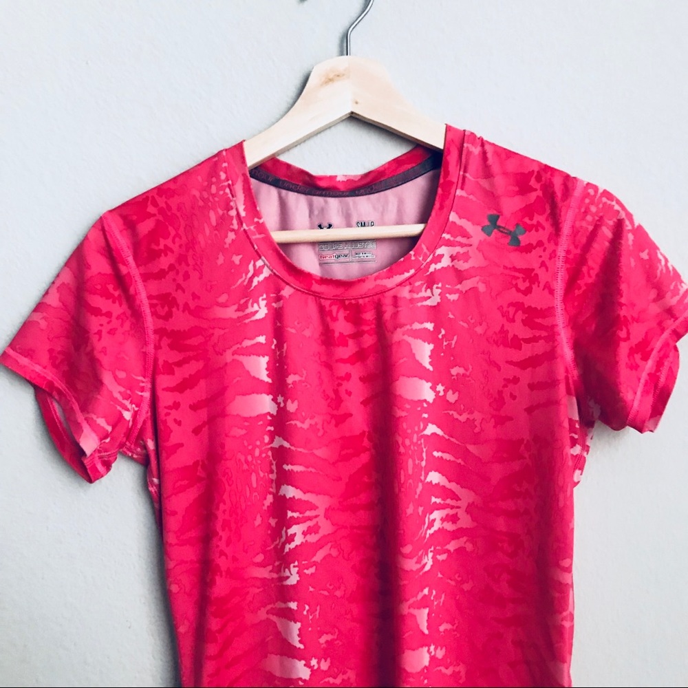 UNDER ARMOUR hot pink print performance top - Picture 3 of 7